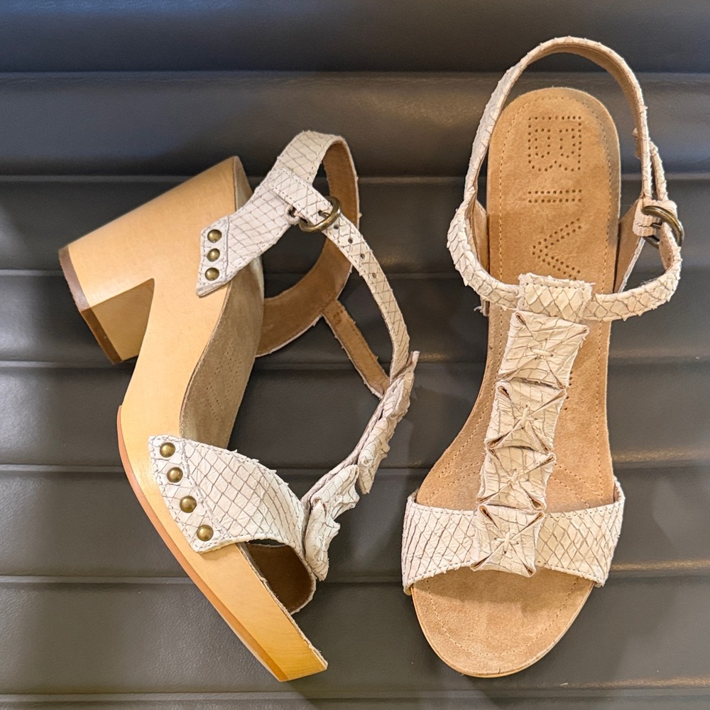 NIB Anthropologie Folded Petal Clogs 37 by Biviel